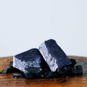 Savon au charbon actif